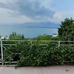 The Lakeview Near Center *