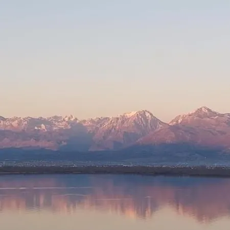 Lake Holiday home Shiroka