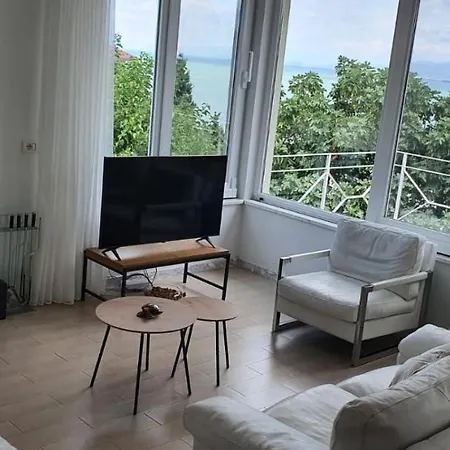 別荘 The Lakeview Cottage Near Shiroka Center *