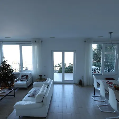 別荘 The Lakeview Cottage Near Shiroka Center Široka