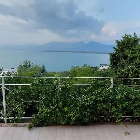 The Lakeview Near Center *