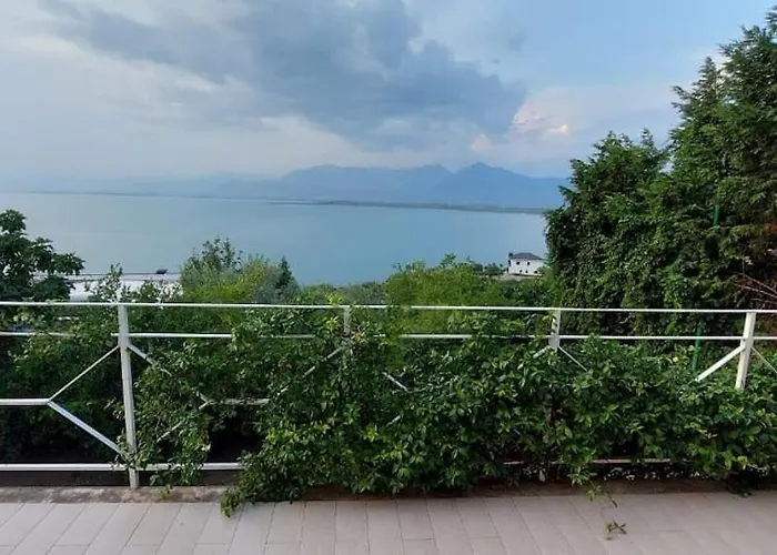 The Lakeview Near Center *